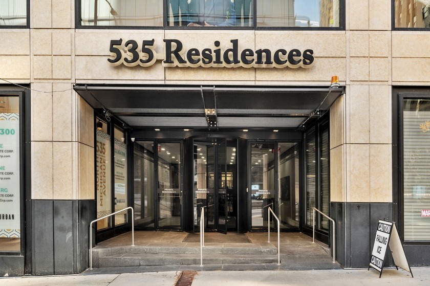 LOCATION, LOCATION, LOCATION! This south facing, oversized - Beach Condo for sale in Chicago, Illinois on Beachhouse.com