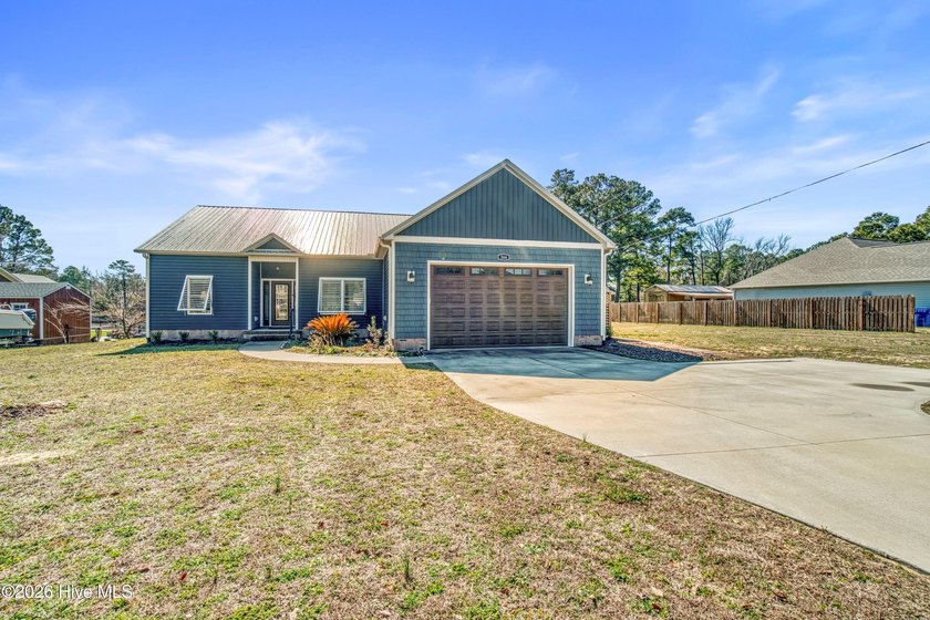 Welcome to 266 Ennett Lane--an impressive waterfront retreat in - Beach Home for sale in Sneads Ferry, North Carolina on Beachhouse.com