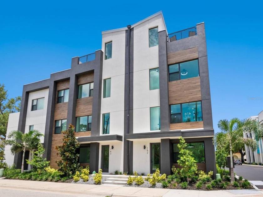 Are you dreaming of the ideal uptown location close to - Beach Townhome/Townhouse for sale in Sarasota, Florida on Beachhouse.com