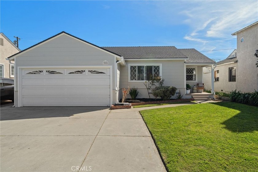 Welcome to this beautifully maintained 3 bedroom, 2 bath home in - Beach Home for sale in Long Beach, California on Beachhouse.com