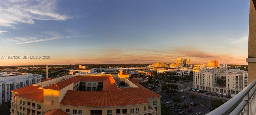 Beautiful unit in high floor with spectacular view of city - Beach Condo for sale in Miami, Florida on Beachhouse.com