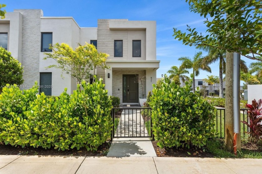 Stunning Fully Renovated Townhouse in Prime Location
Experience - Beach Townhome/Townhouse for sale in Fort Lauderdale, Florida on Beachhouse.com
