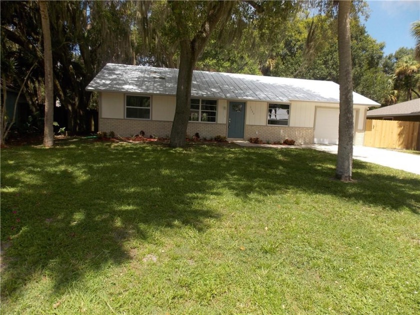 A must see Updates throughout:2022 Metal Roof,2022 kitchen 2022 - Beach Home for sale in Vero Beach, Florida on Beachhouse.com