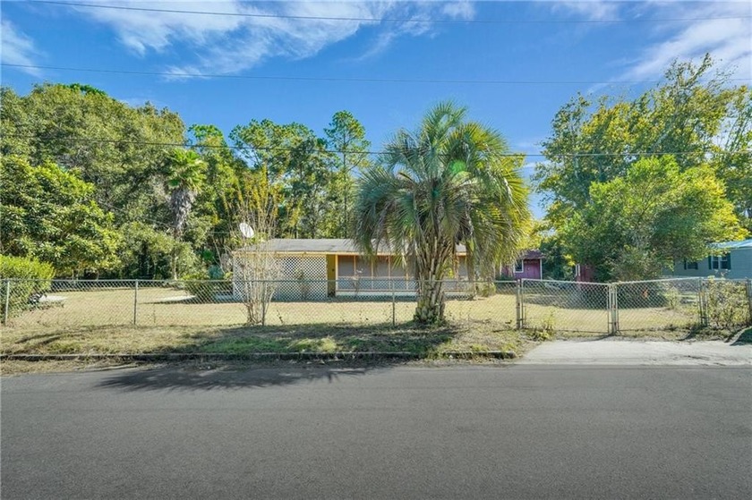 Investor Special in Historic Coastal Darien! This 3 bedroom, 2 - Beach Home for sale in Darien, Georgia on Beachhouse.com