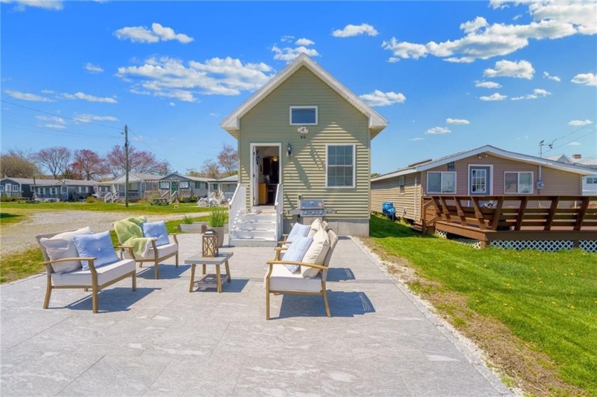 NEWER 5 YR OLD COTTAGE PERFECTLY POSITIONED ON A CORNER LOT IN - Beach Home for sale in Narragansett, Rhode Island on Beachhouse.com