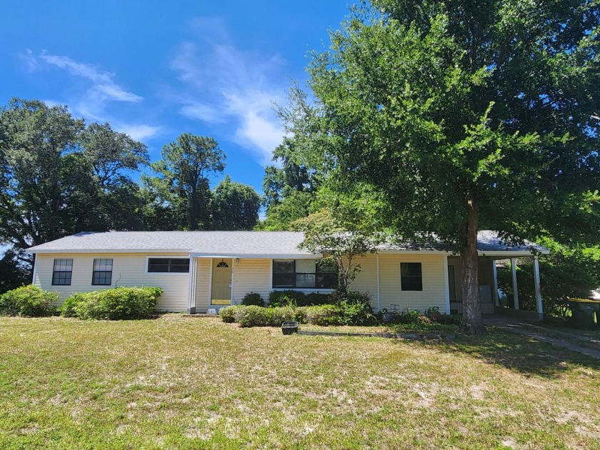 Back on the market after rewiring! Welcome to this inviting - Beach Home for sale in Fort Walton Beach, Florida on Beachhouse.com