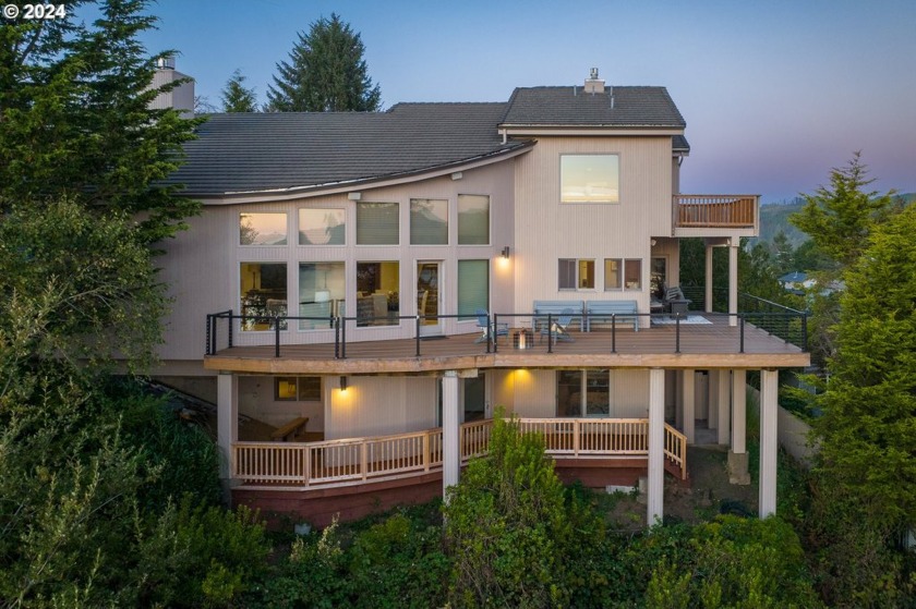 Discover this exquisite private home offering breathtaking views - Beach Home for sale in Lincoln City, Oregon on Beachhouse.com