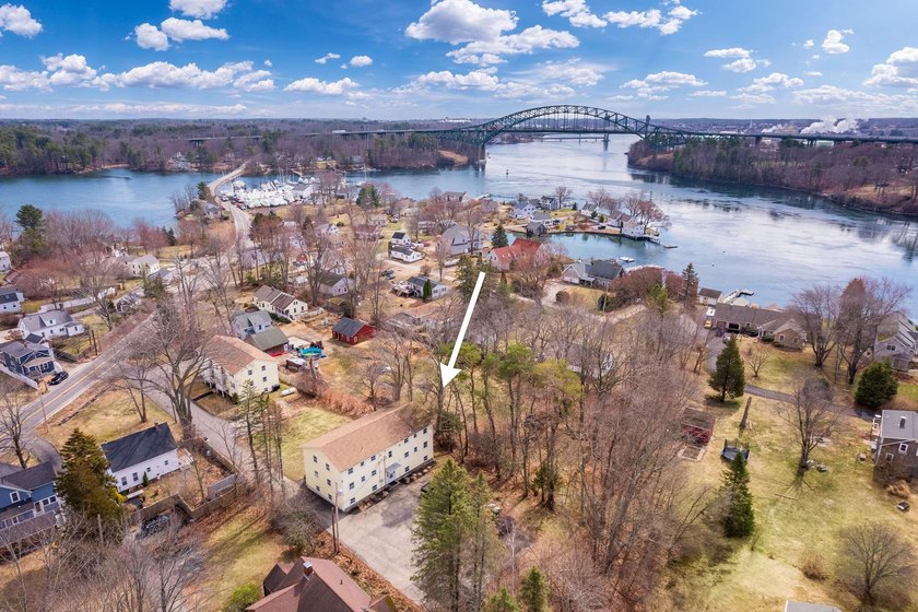 This adorable 2-bedroom, 1-bath first-floor Carriage Hill condo - Beach Condo for sale in Eliot, Maine on Beachhouse.com