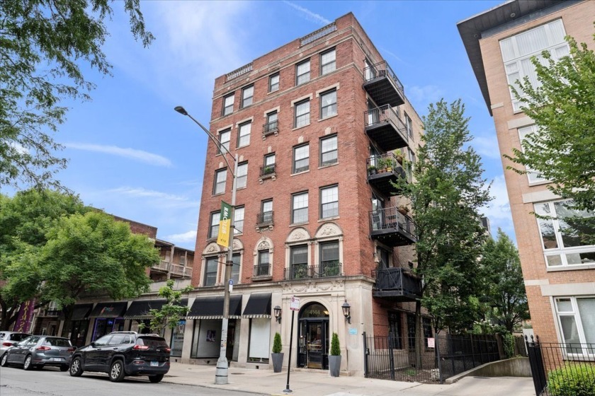 Step into your own urban retreat in the heart of Buena Park - Beach Condo for sale in Chicago, Illinois on Beachhouse.com