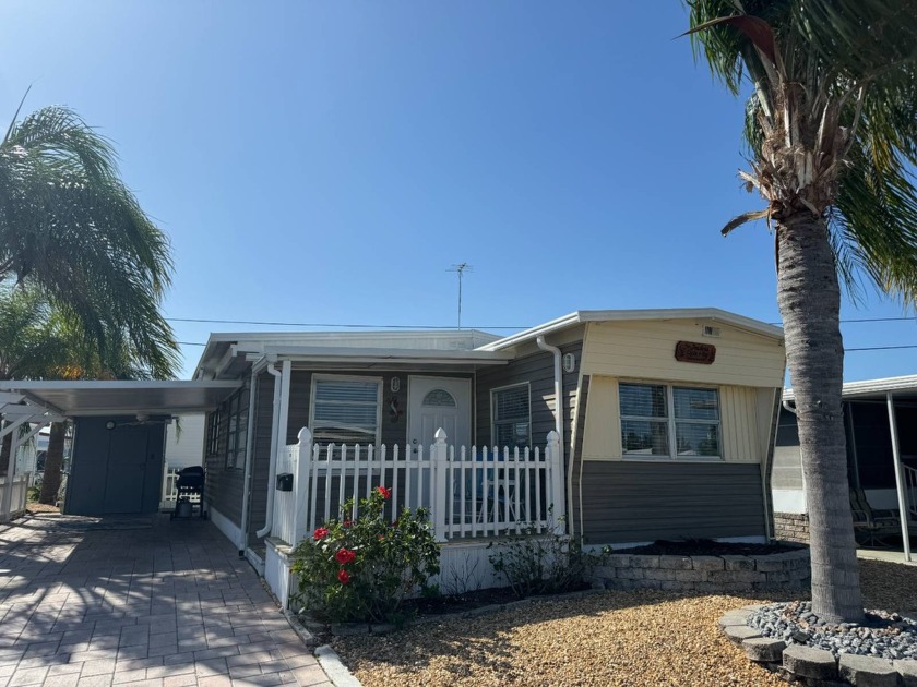 This is a cute tropical gem! Built in 1959, this home has plenty - Beach Home for sale in Bradenton, Florida on Beachhouse.com