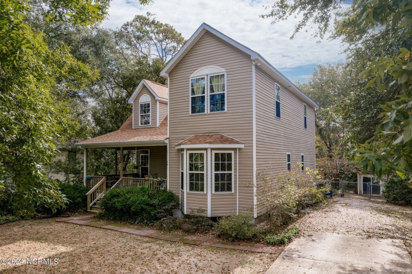 A wonderful home on a high wooded lot in the Knollwood Banks - Beach Home for sale in Atlantic Beach, North Carolina on Beachhouse.com