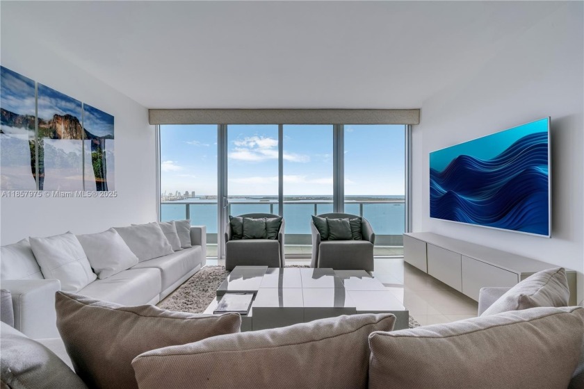 Stunning waterfront residence with breathtaking unobstructed - Beach Condo for sale in Miami, Florida on Beachhouse.com