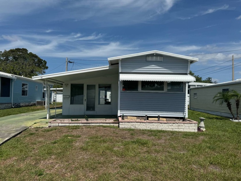 Check out this vintage 1959 home with two bedrooms, one bathroom - Beach Home for sale in Bradenton, Florida on Beachhouse.com