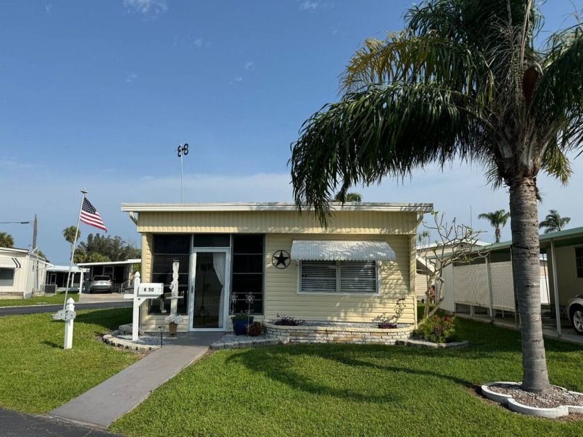 HURRICANE DAMAGE - OWNER WILL ENTERTAIN ALL OFFERS This home is - Beach Home for sale in Bradenton, Florida on Beachhouse.com