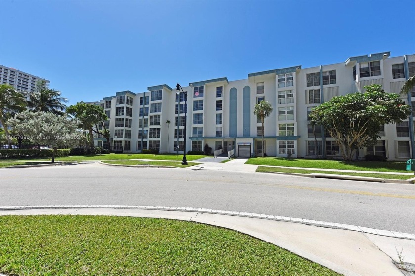 Spacious 2-bed, 1.5-bath apartment with a den located in the - Beach Condo for sale in Sunny Isles Beach, Florida on Beachhouse.com