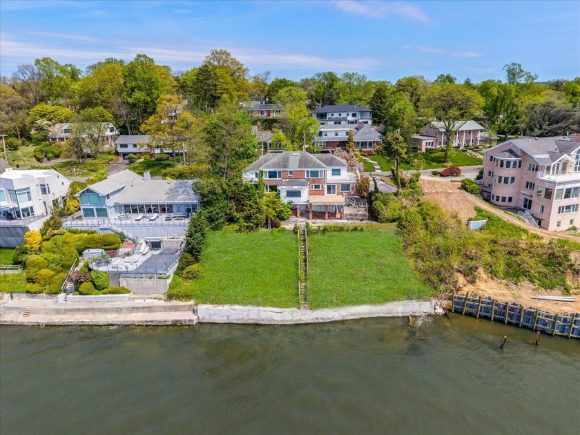 WATER! WATER! WATER! A rare opportunity to own this spectacular - Beach Home for sale in Great Neck, New York on Beachhouse.com