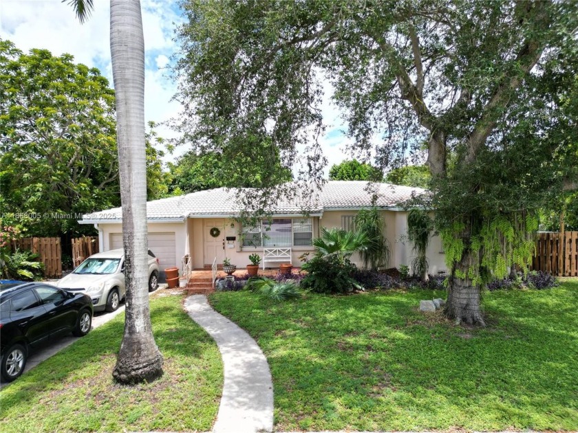 3BR/1BA ranch- home on nearly half an acre in sought-after - Beach Home for sale in Hollywood, Florida on Beachhouse.com