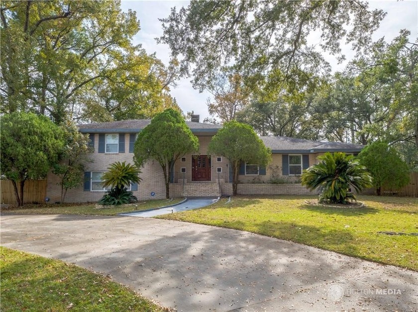 Step into your 60s dream home! This sprawling 3,492 sqft - Beach Home for sale in Brunswick, Georgia on Beachhouse.com