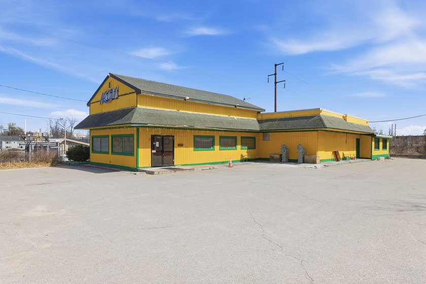 Rare 3,959A+- SF free-standing restaurant opportunity in - Beach Commercial for sale in Biddeford, Maine on Beachhouse.com