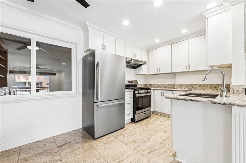 Absolutely stunning one-bedroom one-bath completely remodeled - Beach Condo for sale in Huntington Beach, California on Beachhouse.com