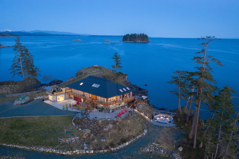 Welcome to Valdes Point, a one-of-a-kind oceanfront sanctuary in - Beach Home for sale in Quadra Island,  on Beachhouse.com