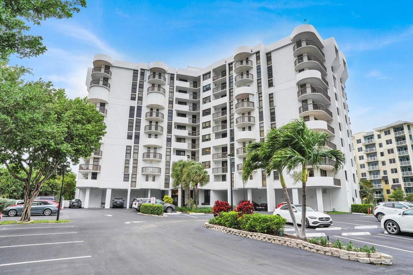 Beautiful, fully renovated in 2023, SE Corner 2bed/2bath - Beach Condo for sale in Pompano Beach, Florida on Beachhouse.com