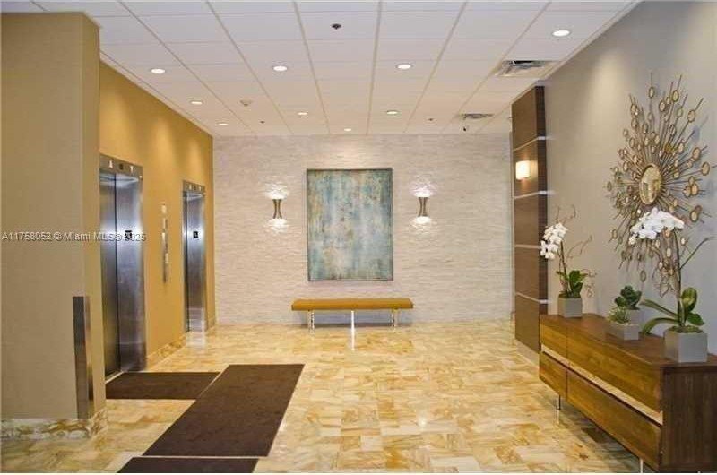 AMAZING DEAL @ OCEANFRONT SURFSIDE TOWERS!! 2 BEDROOMS / 2 - Beach Condo for sale in Surfside, Florida on Beachhouse.com