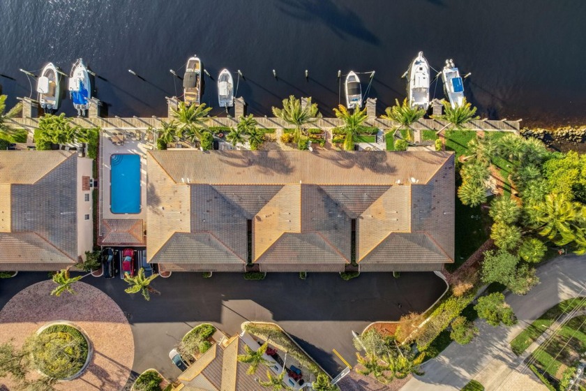 FULLY UPDATED COMMUNITY! PET FRIENDLY! Step out back to your - Beach Townhome/Townhouse for sale in Pompano Beach, Florida on Beachhouse.com