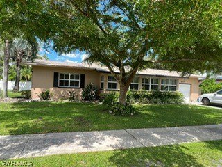 This beautiful Compound property sits on a double lot and has - Beach Home for sale in Fort Myers, Florida on Beachhouse.com