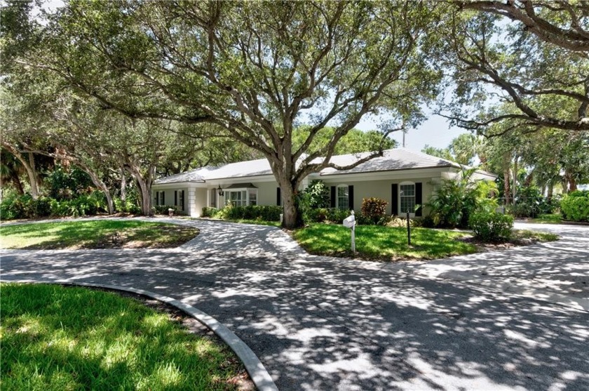 32963 PRICE IMPROVEMENT ALERT! Here's your chance to call - Beach Home for sale in Vero Beach, Florida on Beachhouse.com