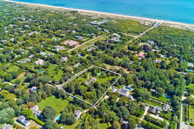 Located within steps of both Indian Wells ocean beach and - Beach Home for sale in Amagansett, New York on Beachhouse.com