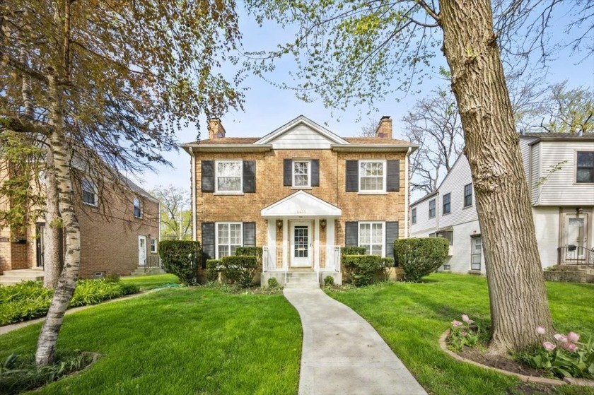 Something truly special! Beautifully expanded and spacious - Beach Home for sale in Skokie, Illinois on Beachhouse.com