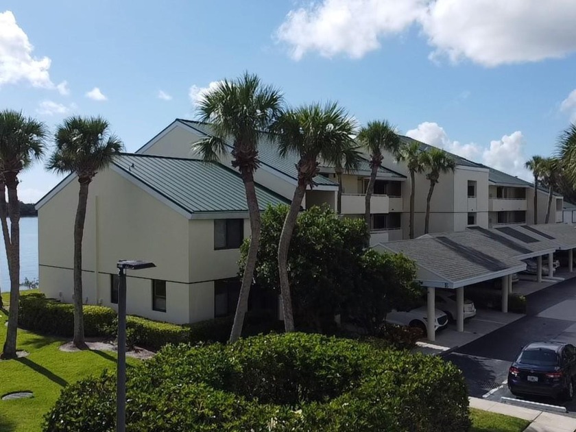 Beautifully Renovated and decorated Penthouse Corner Unit. With - Beach Home for sale in Vero Beach, Florida on Beachhouse.com