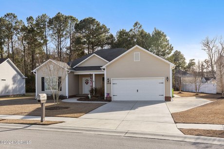 Welcome to your well cared home in the friendly coastal town of - Beach Home for sale in Swansboro, North Carolina on Beachhouse.com