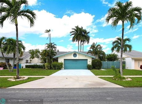 A NEWLY REMODELED AND SPACIOUS THREE BEDROOM 2 BATH . IN THE - Beach Home for sale in Boynton Beach, Florida on Beachhouse.com