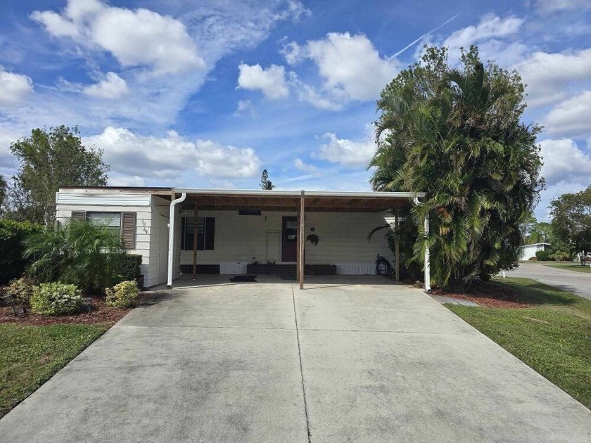 Lot Rent is $1,151.00/monthly. This beautiful 2-bedroom - Beach Home for sale in North Fort Myers, Florida on Beachhouse.com