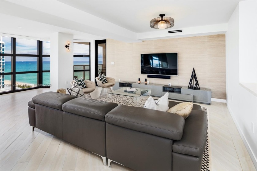 This stunning corner apartment is perfect for those seeking a - Beach Condo for sale in Miami Beach, Florida on Beachhouse.com