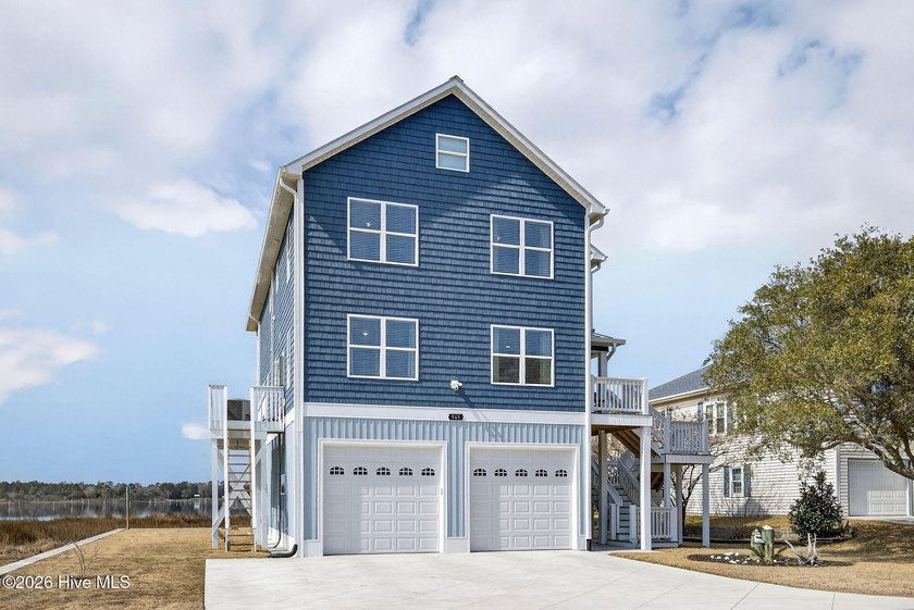 This is a beautiful 3,370 sq ft custom home located in - Beach Home for sale in Sneads Ferry, North Carolina on Beachhouse.com