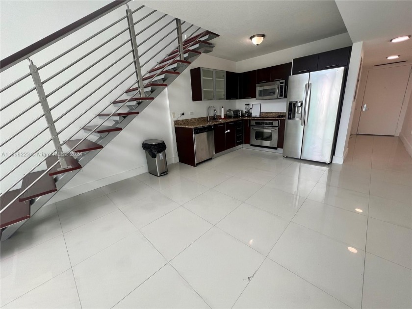 One of the best lines in the building facing North view - Beach Condo for sale in Miami, Florida on Beachhouse.com