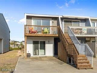 Located in Club Colony with public beach access nearby, this 2 - Beach Townhome/Townhouse for sale in Atlantic Beach, North Carolina on Beachhouse.com