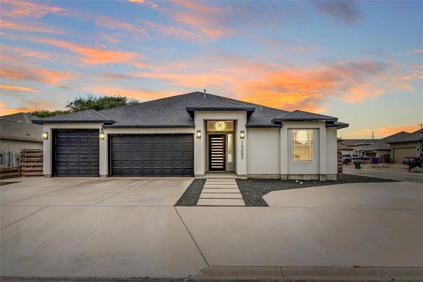 Breathtakingly gorgeous custom-built executive Island home - Beach Home for sale in Corpus Christi, Texas on Beachhouse.com