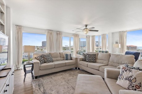 Beautiful 3 bedroom, 1,800 square foot condo with gulf, tennis - Beach Condo for sale in Destin, Florida on Beachhouse.com