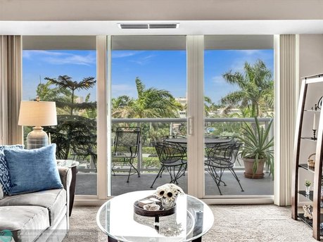 Experience coastal living in this 2-bed, 2-bath condo. Whether - Beach Condo for sale in Fort Lauderdale, Florida on Beachhouse.com