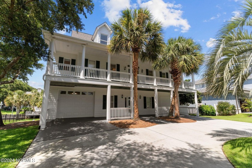 Welcome home to Inlet Point and this beautiful, waterfront - Beach Home for sale in Wilmington, North Carolina on Beachhouse.com