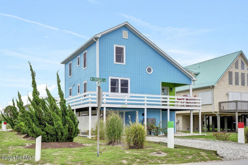 YOU MUST SEE this beach retreat! This charming house is just - Beach Home for sale in Surf City, North Carolina on Beachhouse.com