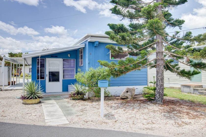 Newly renovated 2 Bed, 1 1/2 Bath home on Seabird Island, an - Beach Home for sale in Port Orange, Florida on Beachhouse.com