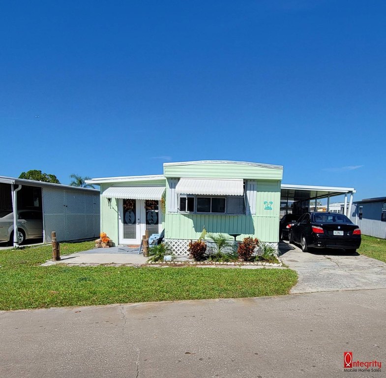 Welcome to this charming 2-bedroom, 1-bath home that perfectly - Beach Home for sale in Ruskin, Florida on Beachhouse.com