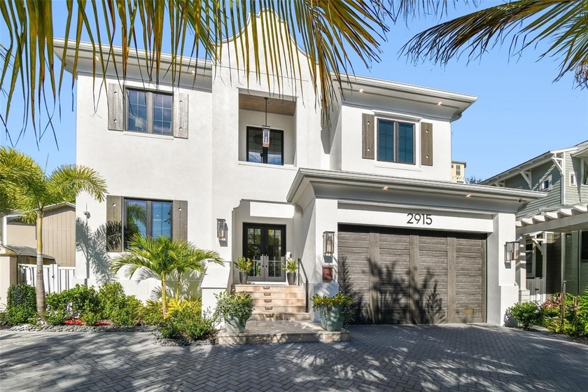 Ideally positioned on a picturesque, sidewalk-lined street in - Beach Home for sale in Tampa, Florida on Beachhouse.com