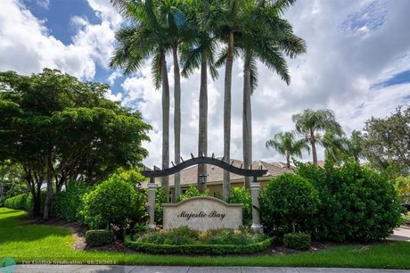 Don't miss this great family home 4/3 with desirable split floor - Beach Home for sale in Boca Raton, Florida on Beachhouse.com