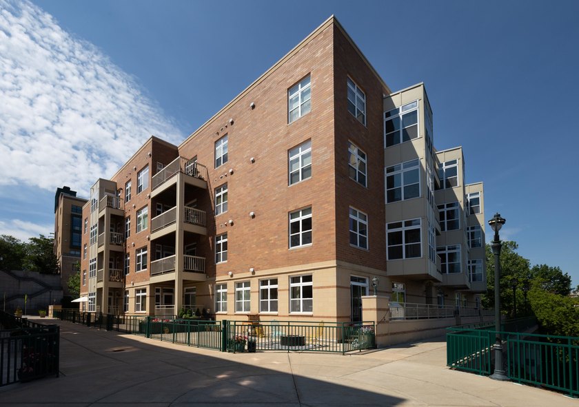 Top-floor living in this sought after 1 bed, 1 bath unit. Bright - Beach Condo for sale in Milwaukee, Wisconsin on Beachhouse.com